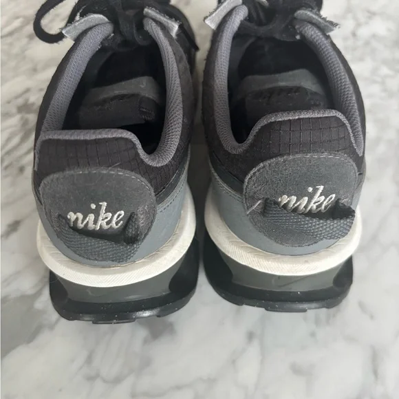 Nike Air Max Pre-Day Black and Gray Sneakers - Picture 4 of 9